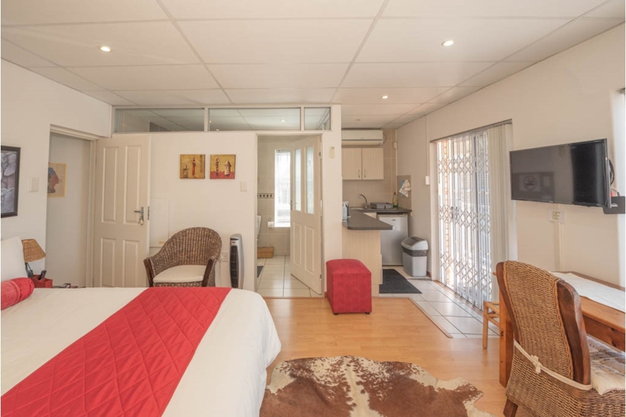 6 Bedroom Property for Sale in Humerail Eastern Cape